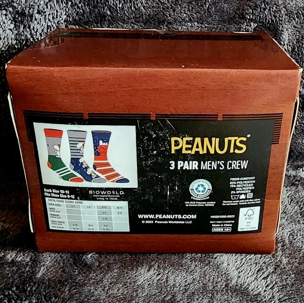 New Peanuts Men's 3-Pack of Crew Socks with Novelty Gift Box, Sizes 8-12